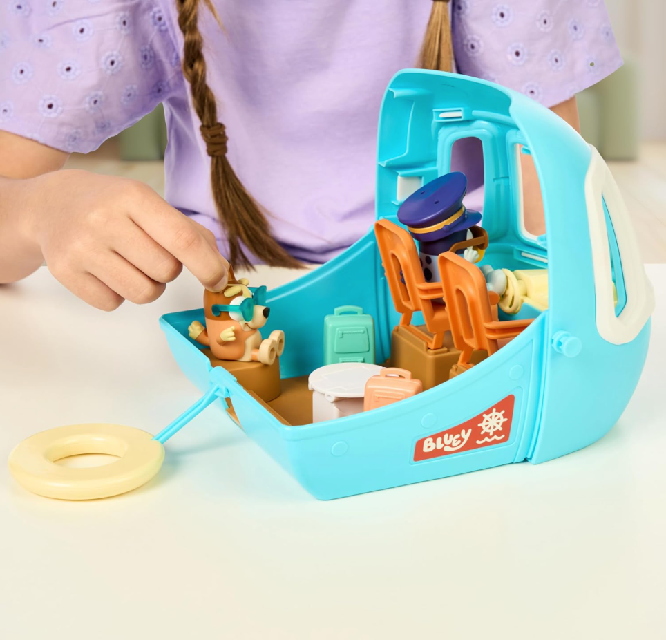 Bluey 3-in-1 Transforming Plane Playset – Plane, Resort & Boat in One!