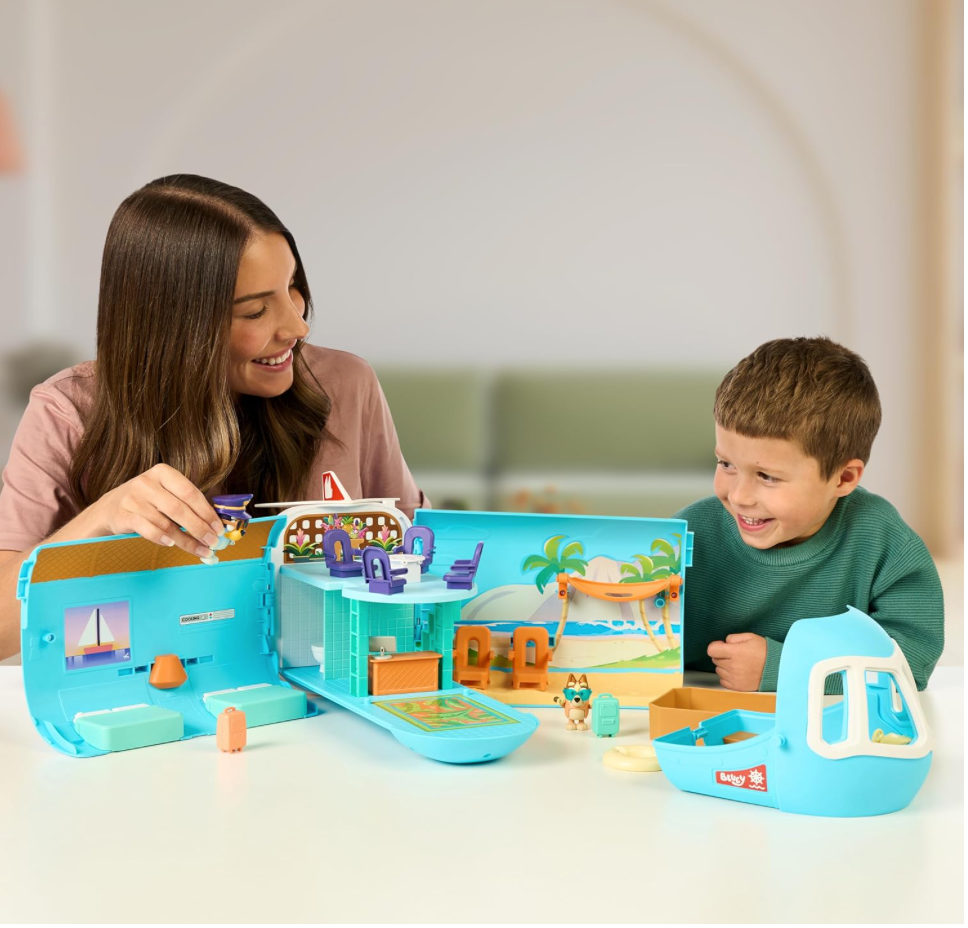 Bluey 3-in-1 Transforming Plane Playset – Plane, Resort & Boat in One!