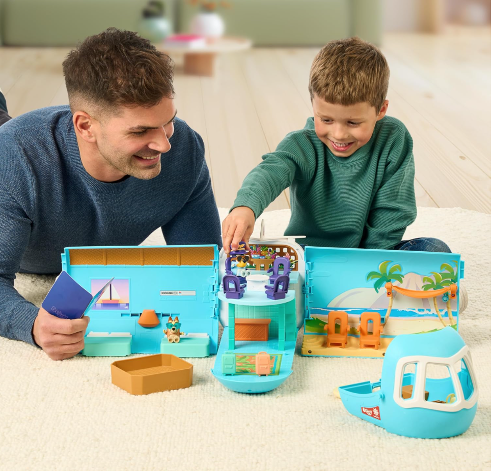 Bluey 3-in-1 Transforming Plane Playset – Plane, Resort & Boat in One!