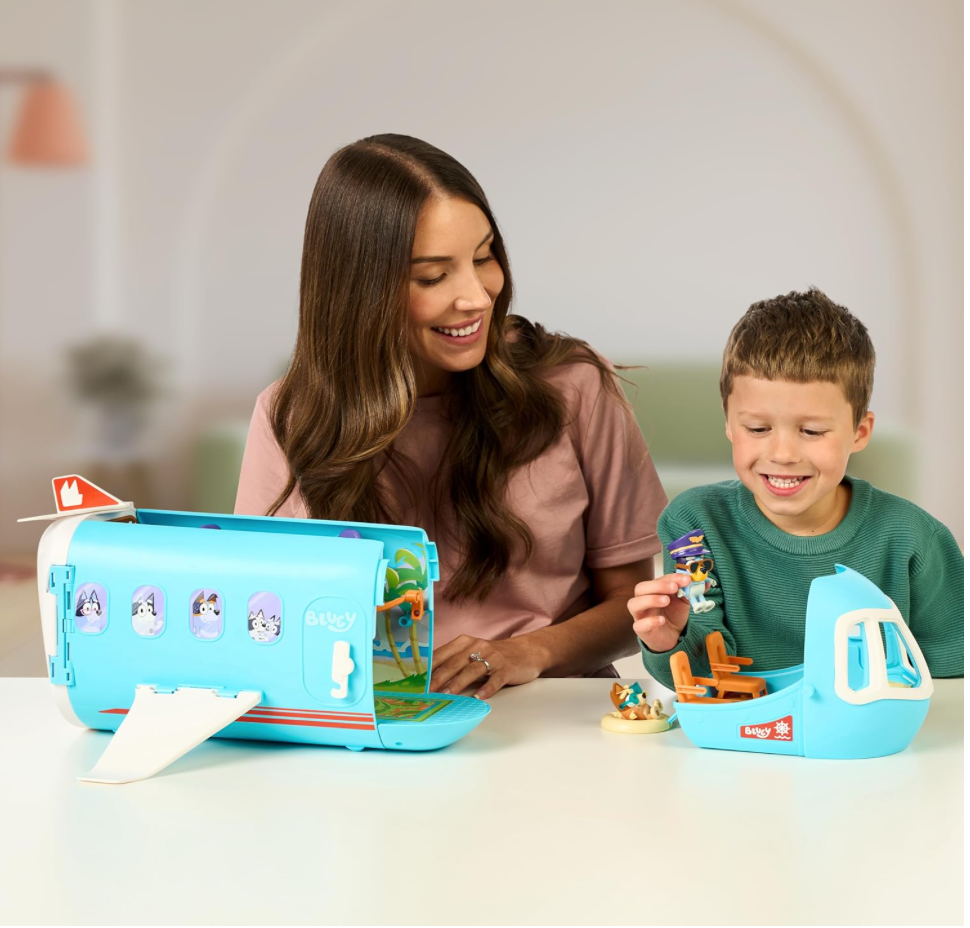 Bluey 3-in-1 Transforming Plane Playset – Plane, Resort & Boat in One!