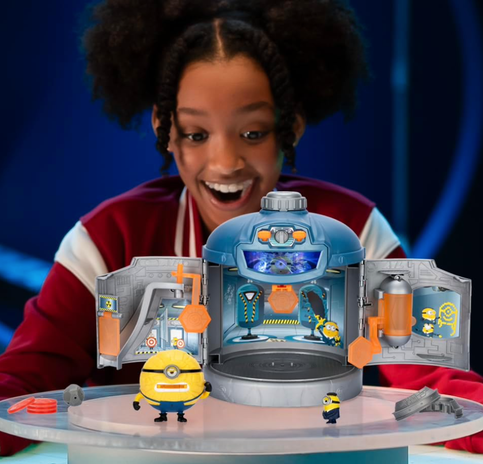 Despicable Me 4 – Transformation Chamber Playset with Lights, Sounds & Disc Action!