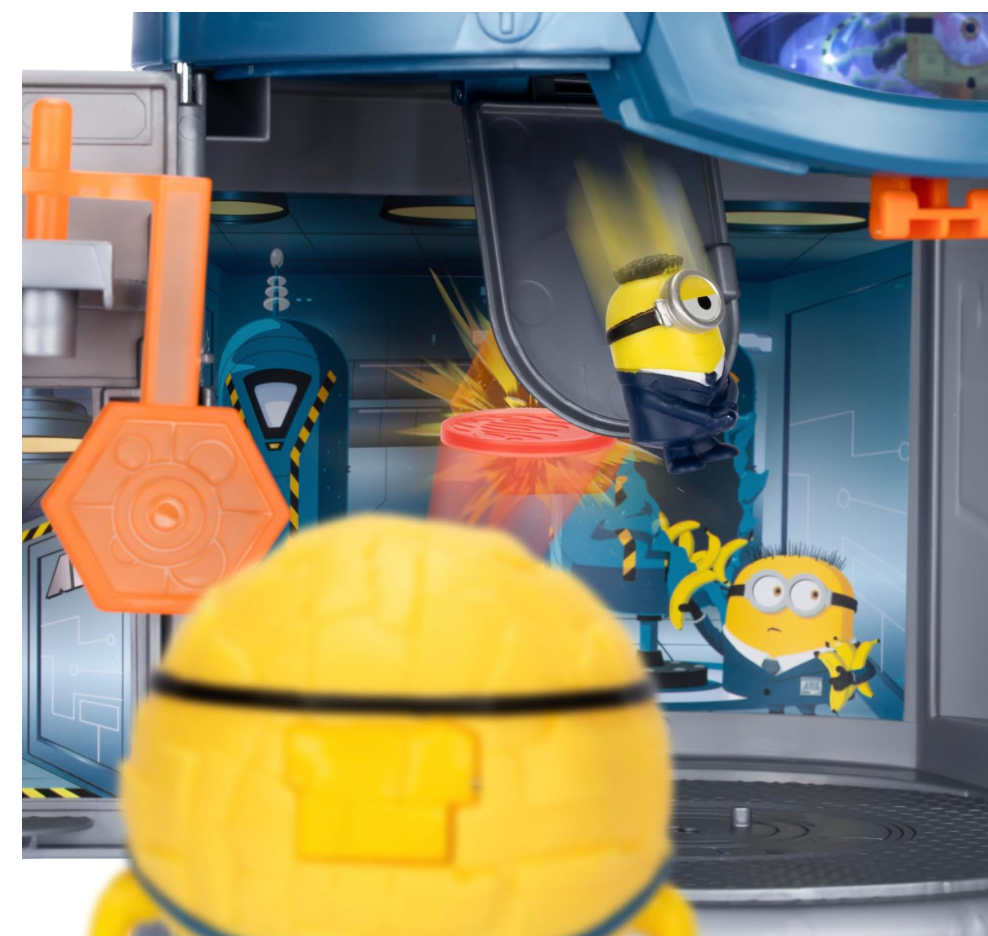 Despicable Me 4 – Transformation Chamber Playset with Lights, Sounds & Disc Action!