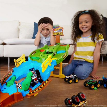 Hot Wheels Monster Trucks: Wreckin' Raceway Playset